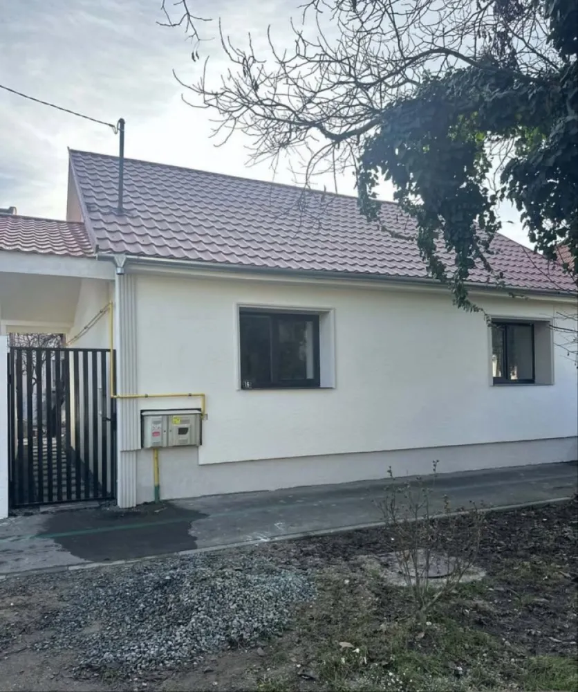 BRASADAS vinde casa 4 cam in zona centrala. - Agentia Imobiliara BRASADAS vinde casă spațioasă de 138 mp, cu 4 camere, nemobilată in zona CENTRALA.
Ideală pentru familie sau proiect personal.
Zona este liniștită, aproape de parcuri și zone verzi. În apropiere găsești școli, clinici, magazine și transport în comun.
Www.brasadas.com.