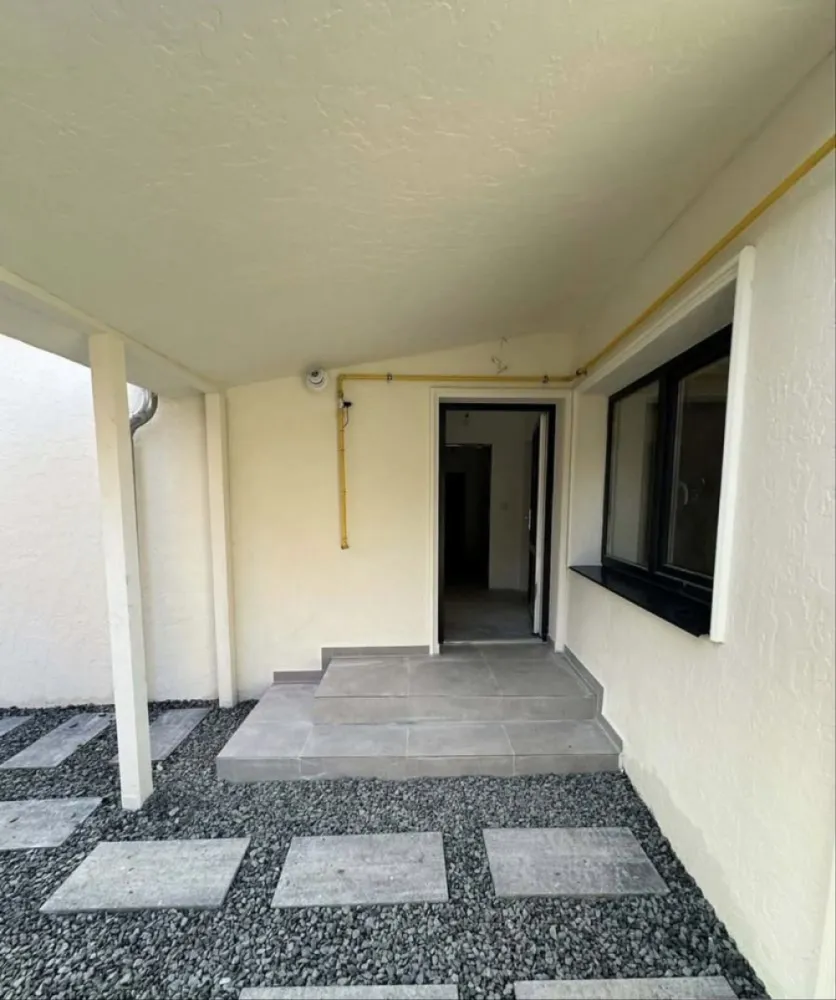 BRASADAS vinde casa 4 cam in zona centrala. - Agentia Imobiliara BRASADAS vinde casă spațioasă de 138 mp, cu 4 camere, nemobilată in zona CENTRALA.
Ideală pentru familie sau proiect personal.
Zona este liniștită, aproape de parcuri și zone verzi. În apropiere găsești școli, clinici, magazine și transport în comun.
Www.brasadas.com.