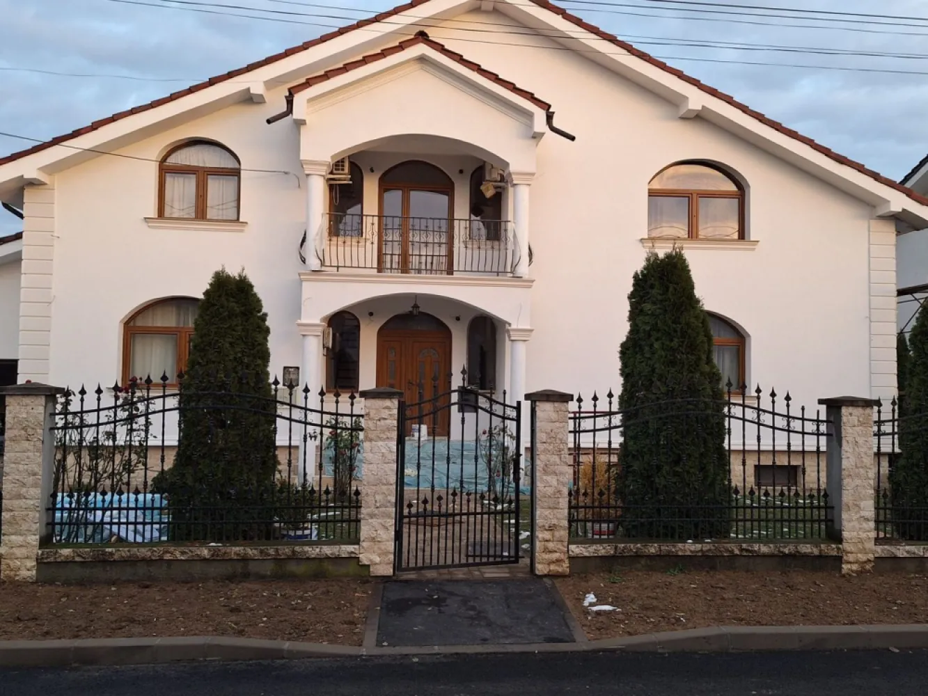 BRASADAS vinde casa individuala 8 cam teren 10 ari Unirii. - Agentia Imobiliara BRASADAS vinde casa individuala situata in zona Unirii, de tip PARTER si MANSARDA, construit in 2002 cu teren aferent de 10 ari si doua garaje.
Www.brasadas.com.