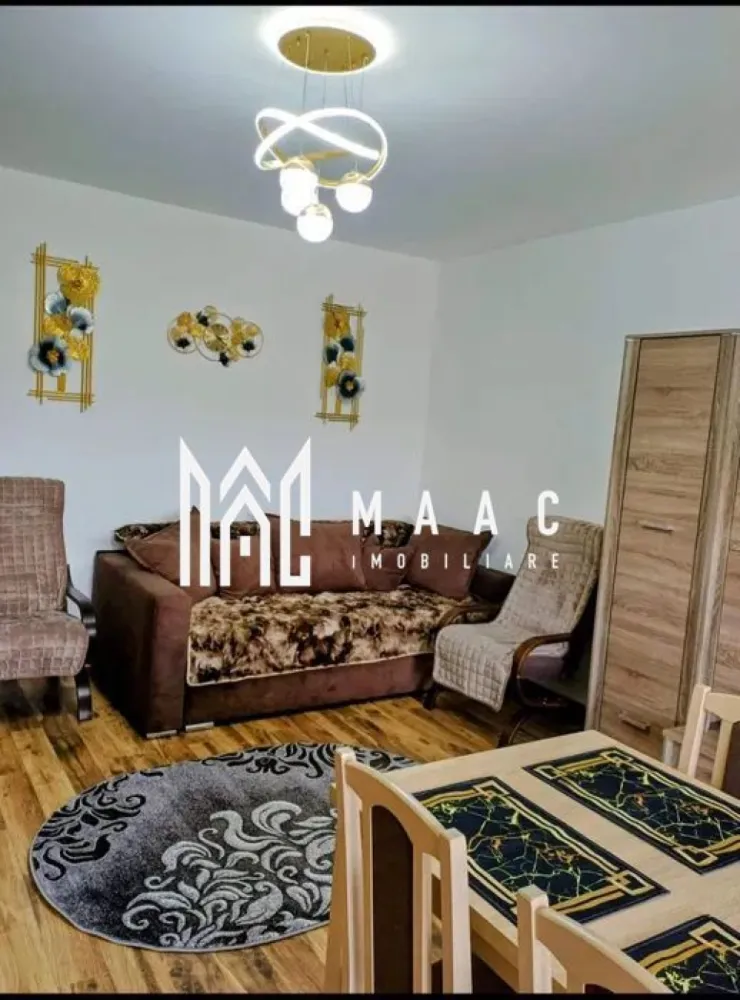 Apartament 1 Camera I 37MPU I Etaj 1 I Loc de parcare - MAAC Imobiliare vă propune spre închiriere o garsonieră modernă, situată la etajul 1 al unei vile cu 3 niveluri, în ansamblul rezidențial DaVinci Homes – una dintre cele mai căutate și apreciate zone din vestul Sibiului.

Locuința dispune de o suprafață utilă de 37 mp, la care se adaugă un balcon de 7,5 mp, perfect pentru momente de relaxare. Garsoniera se predă complet mobilată și utilată cu electrocasnice de ultimă generație:
centrală termică proprie cu încălzire în pardoseală,
plită mixtă și cuptor electric,
mașină de spălat vase,
mașină de spălat rufe cu uscător,
combină frigorifică, cuptor cu microunde,
Smart TV de 139 cm și jaluzele electrice.

Datorită orientării sudice, locuința este foarte luminoasă și economică, asigurând un nivel ridicat de confort termic și vizual. În prețul de închiriere este inclus și un loc de parcare privat, amplasat în fața imobilului.

Garsoniera este la prima închiriere și reprezintă o alegere ideală pentru o persoană sau un cuplu care își dorește confort, liniște și acces rapid către centrul orașului.

Detalii suplimentare:

Suprafață utilă: 37 mp + balcon 7,5 mp
Etaj: 1/3
Parcare privată inclusă
Primă închiriere
Complet mobilată și utilată
Orientare sudică
Pentru mai multe detalii și vizionări, precizati telefonic ca ati vazut anuntul cu ID:CP2785156