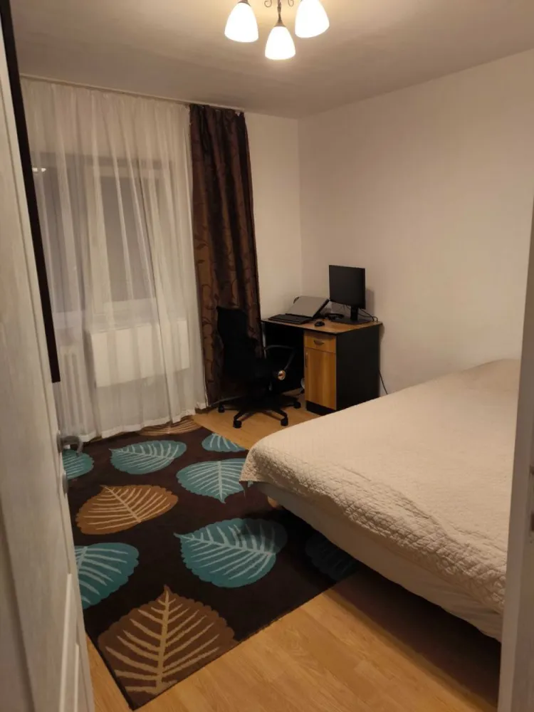 Apartament cu 3 camere – etaj 1 – Zorilor – Louis Pasteur - 3 camere decomandate • 2 băi • cămară • 64 mp + 5mp balcon închis + 3 mp spatiu depozitare la subsolul blocului • Etaj 1 • clădire termoizolată • interfon • parcare fără abonament în apropiere + posibilitate parcare cu abonament • aer condiționat • centrală termică proprie nouă • mașină de spălat vase • mașină de spălat rufe cu uscător

Situat într-o zonă liniștită, având totul la câțiva pași: școli, grădinițe, supermarketuri, Universitatea de Medicină și Farmacie (15 minute de mers pe jos), easybox-uri, farmacii, cabinete medicale, primăria Zorilor, piața Zorilor, oficiu poștal, restaurante, cofetărie, cafenele, gym, xerox, bănci, frizerii. Multiplele parcuri, locuri de joacă pentru copii și terenuri sportive din imediata apropiere fac această locație ideală atât pentru familii cât și pentru studenți. Stația de autobuz Gh. Dima este situată la 5-6 minute de mers pe jos. 

Scara blocului și spațiile comune recent renovate/ modernizate. Atât o oportunitate de investiție datorită cererii mare de închiriere din zonă cât și o opțiune potrivită pentru familii (vecini amabili).

Apartamentul se vinde mobilat și utilat.
Pentru programări vizionare trimiteți mesaj în privat.