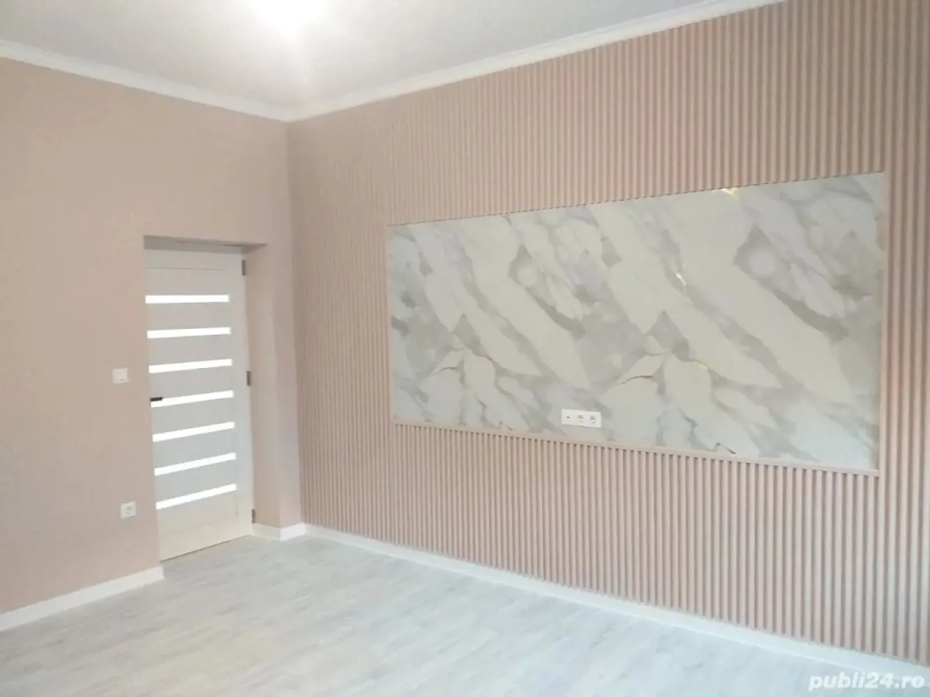BRASADAS vinde casa individuala tip PARTER zona CENTRALA. - Agentia Imobiliara BRASADAS vinde casa complet renovata intr-o zona CENTRALA, linistita, la nici 5 min de P-ta Mica. Casa este compusa din :2 camere, un living generos ,o bucatarie, o baie , camara de alimente si o terasa. Casa are 85 mp , iar curtea este de vreo 1 ari .Casa este intr-o stare noua, deoarece au fost schimbate: Geamuri si usa noua ,cablurile de curent, tevi de apa si canalizare, incalzire cu radiatoare noi , acoperis cu scanduri si tigle noi. Parcare disponibila in fata casei pt. 2 masini.
Www.brasadas.com. 

Raportea