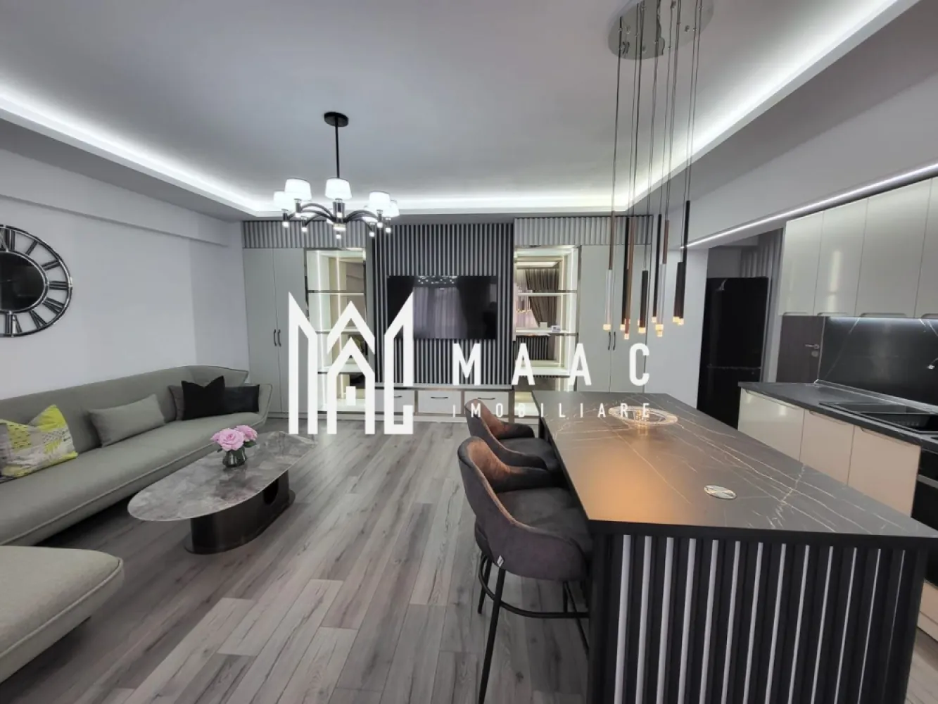 Apartament 3 Camere | Vedere Lac | Mobilat si Utilat - Apartament modern 3 camere, 115 mp – mobilat complet, vedere superbă spre lac – Dem Rădulescu

Vânzare prin MAAC Imobiliare

Descoperă un apartament deosebit, situat într-un imobil nou și modern, pe strada Dem Rădulescu, la etajul 7, beneficiind de o vedere panoramică spectaculoasă spre lac.

Cu o suprafață de 115 mp construiți, acest apartament îmbină perfect eleganța, confortul și funcționalitatea – ideal pentru o familie modernă sau pentru investiție.

 Detalii și compartimentare:

Living generos, cu acces la balcon și vedere deschisă spre lac

Bucătărie complet utilată, cu electrocasnice moderne

Două dormitoare spațioase și luminoase

Două băi elegante, finisate cu materiale premium

Hol cu spații de depozitare bine organizate

Apartamentul se vinde complet mobilat și utilat, cu mobilier de calitate și dotări moderne, gata pentru a fi locuit imediat.

 Alte avantaje:

Vedere panoramică spre lac

Lift modern

Loc de parcare disponibil

Zonă liniștită, aproape de magazine, școli, transport public și zone verzi

 Locație: Dem Rădulescu
 Etaj: 7 / imobil nou
 Suprafață: 115 mp construiți
 Camere: 3
 Stare: Nou, mobilat și utilat complet

Un apartament premium, într-o zonă liniștită, cu priveliște superbă și acces facil către toate punctele de interes din oraș.

 Contact: MAAC Imobiliare – pentru detalii și programarea unei vizionări. - CP2784440