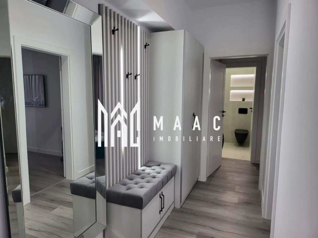 Apartament 3 Camere | Vedere Lac | Mobilat si Utilat - Apartament modern 3 camere, 115 mp – mobilat complet, vedere superbă spre lac – Dem Rădulescu

Vânzare prin MAAC Imobiliare

Descoperă un apartament deosebit, situat într-un imobil nou și modern, pe strada Dem Rădulescu, la etajul 7, beneficiind de o vedere panoramică spectaculoasă spre lac.

Cu o suprafață de 115 mp construiți, acest apartament îmbină perfect eleganța, confortul și funcționalitatea – ideal pentru o familie modernă sau pentru investiție.

 Detalii și compartimentare:

Living generos, cu acces la balcon și vedere deschisă spre lac

Bucătărie complet utilată, cu electrocasnice moderne

Două dormitoare spațioase și luminoase

Două băi elegante, finisate cu materiale premium

Hol cu spații de depozitare bine organizate

Apartamentul se vinde complet mobilat și utilat, cu mobilier de calitate și dotări moderne, gata pentru a fi locuit imediat.

 Alte avantaje:

Vedere panoramică spre lac

Lift modern

Loc de parcare disponibil

Zonă liniștită, aproape de magazine, școli, transport public și zone verzi

 Locație: Dem Rădulescu
 Etaj: 7 / imobil nou
 Suprafață: 115 mp construiți
 Camere: 3
 Stare: Nou, mobilat și utilat complet

Un apartament premium, într-o zonă liniștită, cu priveliște superbă și acces facil către toate punctele de interes din oraș.

 Contact: MAAC Imobiliare – pentru detalii și programarea unei vizionări. - CP2784440