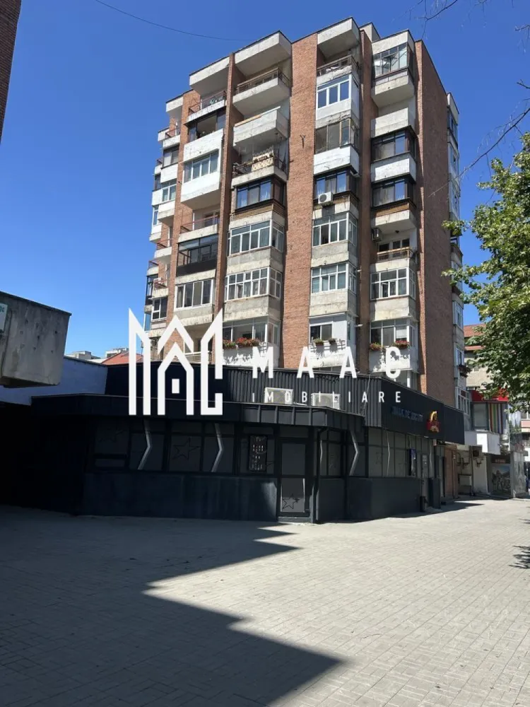 Apartament 2 camere | Ultracentral | Piata Centrala - Apartament cu 2 camere – Ultracentral, vedere panoramică

MAAC Imobiliare vă propune spre vânzare un apartament cu 2 camere, situat ultracentral, în imediata apropiere a tuturor punctelor de interes ale orașului — magazine, instituții, mijloace de transport și zone comerciale.

Suprafață: generoasă și bine compartimentată 62mp
Etaj:9/9
Vedere: panoramică spectaculoasă
Stare: necesită renovare totală

Apartamentul oferă un potențial excelent pentru amenajare după propriul gust și stil. Acoperișul este în stare foarte bună, fără probleme de hidroizolație, ceea ce reprezintă un mare avantaj pentru un apartament situat la ultimul etaj.

Avantaje:

* Locație ultracentrală
* Vedere panoramică
* Acces rapid la toate punctele de interes ale orașului
* Etaj superior, liniștit și luminos
* Ideal pentru locuință sau investiție

 Pentru mai multe informații și programarea unei vizionări, contactați MAAC Imobiliare.

id: CP2783851 - SP