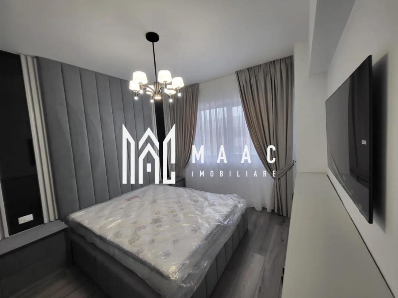 Apartament 3 Camere | Vedere Lac | Mobilat si Utilat - Apartament modern 3 camere, 115 mp – mobilat complet, vedere superbă spre lac – Dem Rădulescu

Vânzare prin MAAC Imobiliare

Descoperă un apartament deosebit, situat într-un imobil nou și modern, pe strada Dem Rădulescu, la etajul 7, beneficiind de o vedere panoramică spectaculoasă spre lac.

Cu o suprafață de 115 mp construiți, acest apartament îmbină perfect eleganța, confortul și funcționalitatea – ideal pentru o familie modernă sau pentru investiție.

 Detalii și compartimentare:

Living generos, cu acces la balcon și vedere deschisă spre lac

Bucătărie complet utilată, cu electrocasnice moderne

Două dormitoare spațioase și luminoase

Două băi elegante, finisate cu materiale premium

Hol cu spații de depozitare bine organizate

Apartamentul se vinde complet mobilat și utilat, cu mobilier de calitate și dotări moderne, gata pentru a fi locuit imediat.

 Alte avantaje:

Vedere panoramică spre lac

Lift modern

Loc de parcare disponibil

Zonă liniștită, aproape de magazine, școli, transport public și zone verzi

 Locație: Dem Rădulescu
 Etaj: 7 / imobil nou
 Suprafață: 115 mp construiți
 Camere: 3
 Stare: Nou, mobilat și utilat complet

Un apartament premium, într-o zonă liniștită, cu priveliște superbă și acces facil către toate punctele de interes din oraș.

 Contact: MAAC Imobiliare – pentru detalii și programarea unei vizionări. - CP2784440