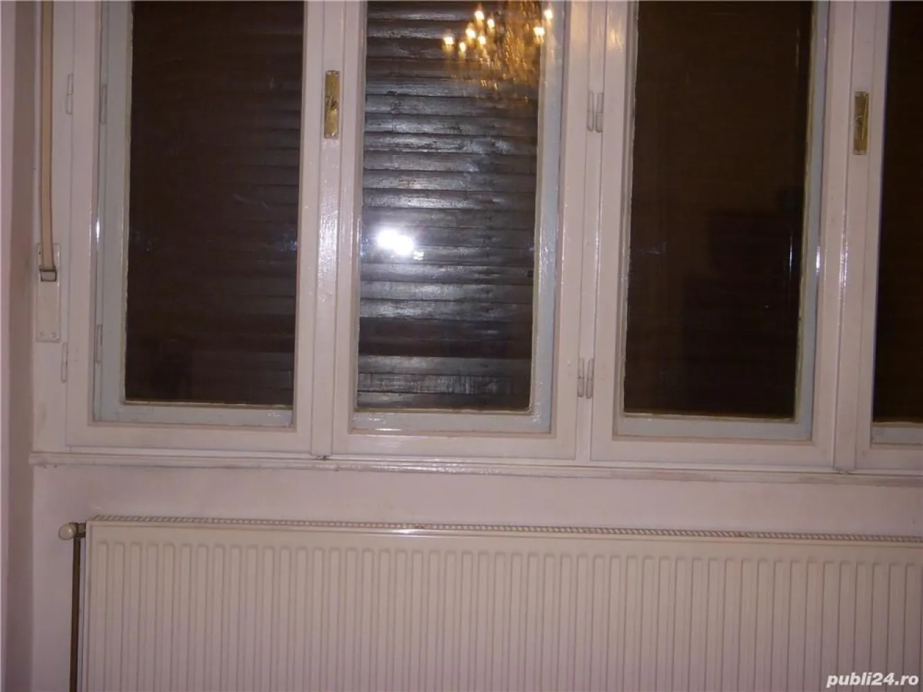 BRASADAS vinde casa singur in curte in zona semicentrala. - Agentia Imobiliara BRASADAS vinde casa in zona semicentrals, zona Abator - Parcul Feroviarilor, curte individuala 417mp, casa 113 mp, parter, mansardabila, finisata clasic, centrala termica, sobe teracota, parchet,etc. compusa din 4 camere, o baie, hol, bucatarie. 
Poate fi intrebuintata unifamiliala sau 2 apartamente separate. 
Www.brasadas.com.