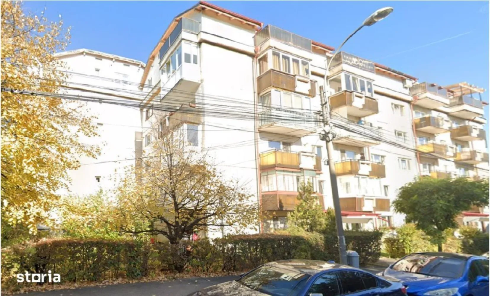 BRASADAS vinde ap 2 cam / 47 mp / mobilat / Zorilor. - Agentia Imobiliara BRASADAS vinde un apartament cu doua camere, situat in cartierul Zorilor, pe str. Lunii.Proprietatea are o suprafata utila de 47 mp, la etajul 4, intr-un imobil cu mansarda la etajul 5.Apartamentul este compartimentat eficient in: hol cu bucatarie deschisa, doua camere luminoase, cu acces pe balcon inchis din living si o baie prevazuta cu fereastra, oferind astfel confortul unei locuinte bine organizate.Apartamentul dispune de finisaje moderne, cu parchet din lemn, gresie si faianta, geamuri termopan, usa metalica la intrare si centrala termica proprie.
Se vine complet mobilat si utilat, fiind disponibil imediat.
www.brasadas.com.