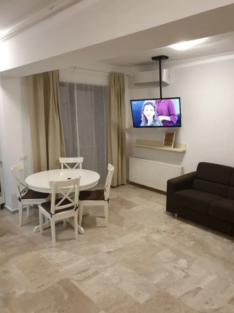 BRASADAS Inchiriaza Ap 2 camere, zona unirii - BRASADAS Inchiriaza Apartament 2 camere semidecomandat – 52 mp
Finisaje de lux – marmura + parchet triplustratificat
-centrala proprie
- 2 AC living dormitor
- complet mobilat utilat.
Loc de parcare in incinta inchisa - inclus in pretul chiriei.
DETALII:0745964492-ALEX