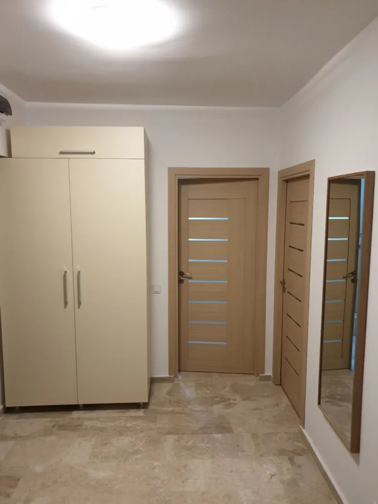 BRASADAS Inchiriaza Ap 2 camere, zona unirii - BRASADAS Inchiriaza Apartament 2 camere semidecomandat – 52 mp
Finisaje de lux – marmura + parchet triplustratificat
-centrala proprie
- 2 AC living dormitor
- complet mobilat utilat.
Loc de parcare in incinta inchisa - inclus in pretul chiriei.
DETALII:0745964492-ALEX