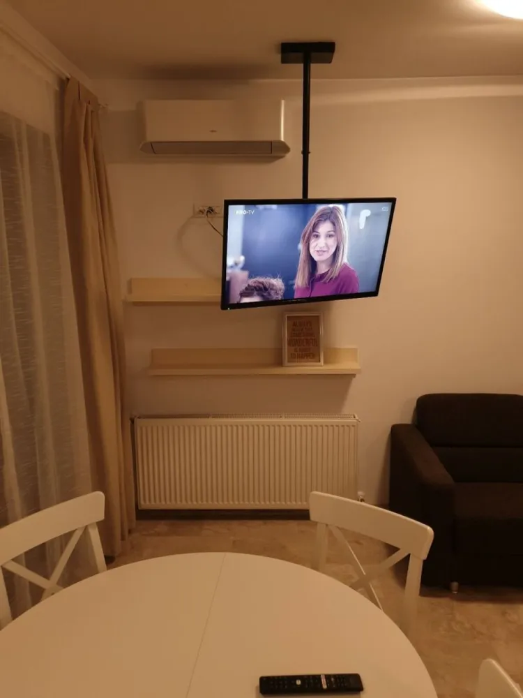 BRASADAS Inchiriaza Ap 2 camere, zona unirii - BRASADAS Inchiriaza Apartament 2 camere semidecomandat – 52 mp
Finisaje de lux – marmura + parchet triplustratificat
-centrala proprie
- 2 AC living dormitor
- complet mobilat utilat.
Loc de parcare in incinta inchisa - inclus in pretul chiriei.
DETALII:0745964492-ALEX