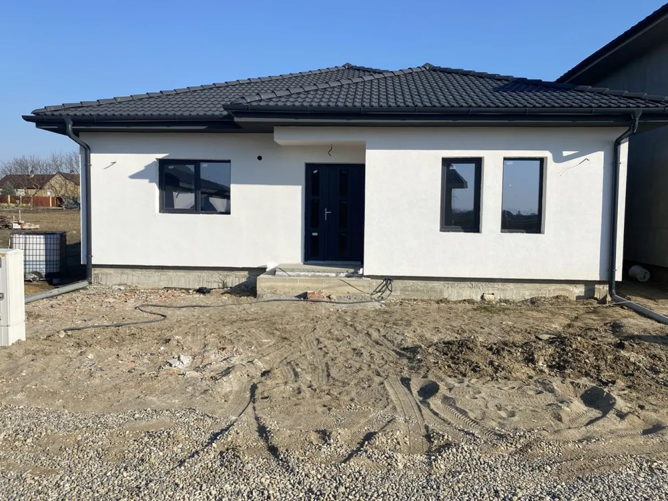 BRASADAS vinde casa NOUA 3 dormitoare 92mp MARTINESTI. - Agenția imobiliara BRASADAS vinde casa NOUA in suprafata de 92 m patrati utili compusa din 3 dormitoare 2 bai , living open space cu bucatarie, terasa,teren in suprafata de 4,5 ari cu toate utilitatile introduse apa , gaz canalizare, curent, casă semifinisata, geamuri termopan cu 3 sticle ,incalzire in pardoseală , situata în Martinesti calea Odoreului.
www.brasadas.com.
