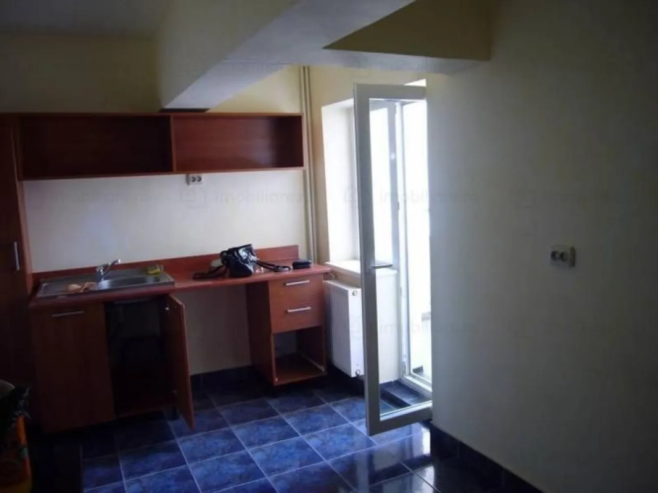 BRASADAS Inchirieriaza DUPLEX 5 camere BD. UNIRII - Brasadas închiriază DUPLEX de LUX – 5 camere, 4 terase – Bdul. Unirii

Descoperă un duplex exclusivist, proaspăt renovat, cu 5 camere decomandate, finisaje premium și un standard occidental rar întâlnit. Spațiu ideal pentru firmă, birouri, locuință premium.

✔ 4 terase panoramice
✔ 2 băi + bucătărie mobilată pentru firmă
✔ Aer condiționat, termopan, parchet, gresie, faianță
✔ Nemobilat – pregătit pentru amenajarea ta

📍 Bdul. Unirii 76, Sector 3 – Etaj 8+9, Duplex 64
💶 1250 EUR/lună

📞 Detalii: 0745964492 – ALEX
🌐 www.brasadas.com