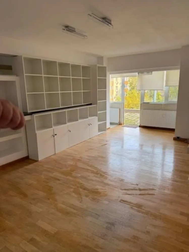 BRASADAS inchiriaza ap 3 cam birou/locuit - terasa - Unirii. - Agenția imobiliara BRASADAS inchiriaza apartament cu 3 camere – Etajul 1, Bulevardul Unirii.

Bucurați-vă de confort și liniște într-un apartament spațios, ideal atât pentru birouri cat și pentru locuit.Situat la etajul 1 al unui bloc unde casa scării este placată cu marmură, apartamentul oferă:
 • 3 camere generoase
 • 2 băi moderne
 • Suprafață totală de 84 mp
 • Terasă pentru fumători
 • Vedere liniștită către spate, fără zgomot urban
 • Aer condiționat Daikin pentru confort optim
 • Majoritatea locuințelor din bloc sunt destinate firmelor, oferind un mediu profesional și discret.
 •Bucătăria utilată 
Pentru mai multe detalii și programarea unei vizionări, nu ezitați să ne contactați!
www.brasadas.com.