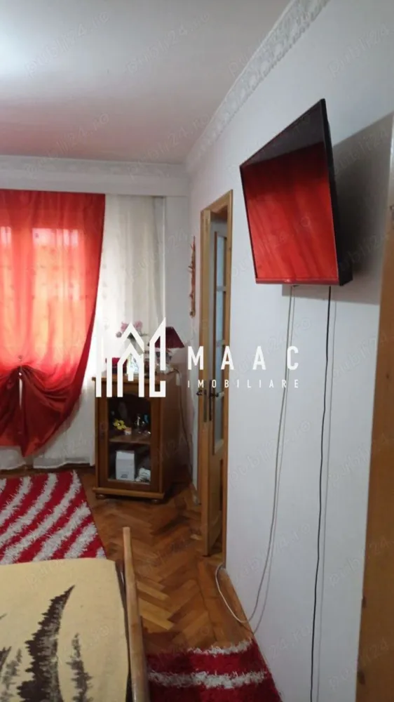 Apartament | 3 camere | Traian | Etaj 3 - Apartament cu 3 camere – Zonă Traian, locație liniștită

MAAC Imobiliare vă propune spre vânzare un apartament cu 3 camere, situat într-o zonă liniștită, în cartierul Traian, ideal atât pentru locuit, cât și pentru investiție.

Suprafață utilă: 60 mp
Suprafață construită: 65 mp
Etaj:3
Compartimentare:funcțională, bine organizată
Finisaje:clasice
Gigacalorimetru

Locația este un mare avantaj, fiind în apropierea spitalului, a magazinelor și a diverselor spații cu activități comerciale și servicii, oferind acces rapid către punctele de interes ale orașului.

Apartamentul este luminos, bine întreținut și oferă viitorilor proprietari posibilitatea de a-l personaliza în funcție de propriul stil.

Avantaje:

* Zonă liniștită, accesibilă
* Etaj intermediar
* Compartimentare eficientă
* Aproape de spital, magazine și alte facilități
* Ideal pentru familie sau investiție

Pentru mai multe detalii și programarea unei vizionări, contactați MAAC Imobiliare.
id: CP2783760