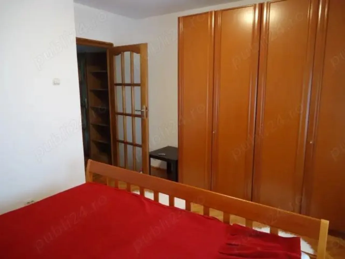 BRASADAS închiriază – Apartament 2 camere • Parcul Tineretului - BRASADAS închiriază – Apartament 2 camere • Parcul Tineretului / Delta Văcărești

Locuință situată într-o zonă liniștită, aproape de Parcul Tineretului, Delta Văcărești și Sun Plaza, cu acces rapid la Metrou Piața Sudului.
Apartamentul este amplasat la etajul 3/4, într-un imobil finalizat în 1988.

Îmbunătățiri & dotări:
✔ Geamuri termopan
✔ Gresie, faianță
✔ Parchet din lemn natural
✔ Centrală proprie
✔ Aer condiționat
✔ Balcon închis cu 2 dulapuri masive
✔ Loc de parcare rezervat

Ideal pentru rezidență, într-o zonă verde, curată și bine conectată.

📞 DETALII: 0745964492 – ALEX
🌐 www.brasadas.com