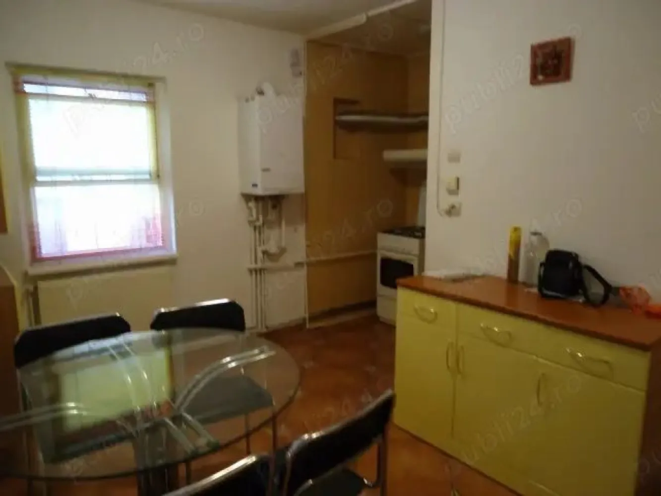 BRASADAS închiriază – Apartament 2 camere • Parcul Tineretului - BRASADAS închiriază – Apartament 2 camere • Parcul Tineretului / Delta Văcărești

Locuință situată într-o zonă liniștită, aproape de Parcul Tineretului, Delta Văcărești și Sun Plaza, cu acces rapid la Metrou Piața Sudului.
Apartamentul este amplasat la etajul 3/4, într-un imobil finalizat în 1988.

Îmbunătățiri & dotări:
✔ Geamuri termopan
✔ Gresie, faianță
✔ Parchet din lemn natural
✔ Centrală proprie
✔ Aer condiționat
✔ Balcon închis cu 2 dulapuri masive
✔ Loc de parcare rezervat

Ideal pentru rezidență, într-o zonă verde, curată și bine conectată.

📞 DETALII: 0745964492 – ALEX
🌐 www.brasadas.com