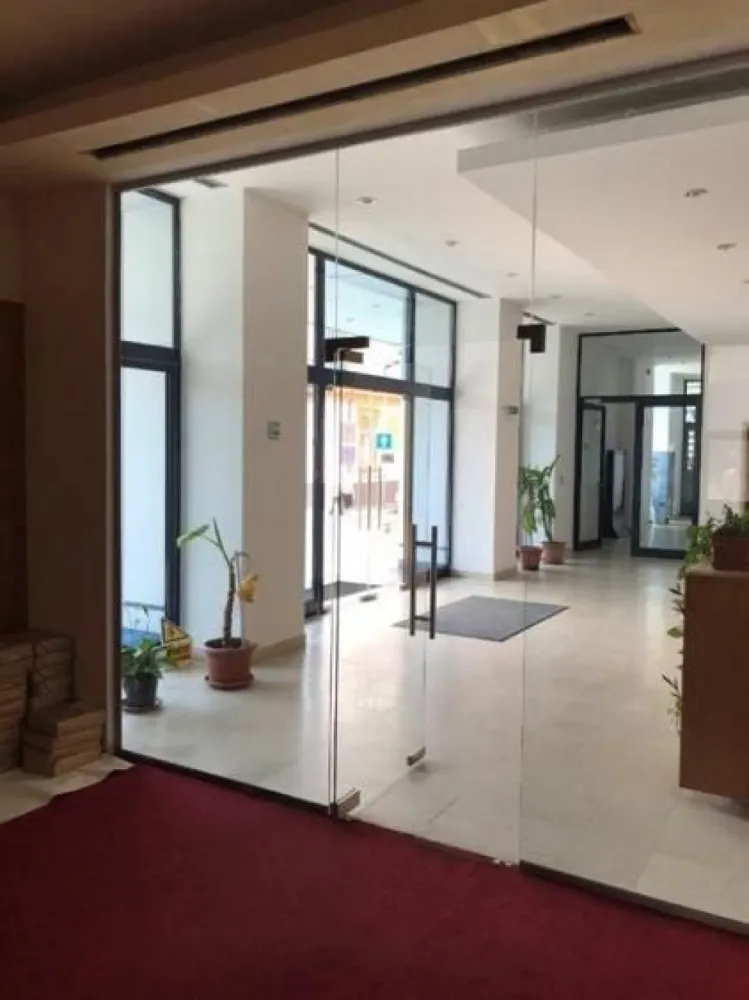 BRASADAS vinde Cladire de Birouri Inchiriat in Zona Unirii. - Agenția imobiliara BRASADAS vinde Cladire de Birouri tip S+P+5E in zona UNIRII.

Suprafata Construita: 2.200 mp
Suprafata Utila Etaj: 1.650 mp
Suprafata Utila Total: 1.900 mp

Cladirea a fost construita in Anul 1998 si are torte spatiile inchiriate.

- Securitate 24/7
- Video
- Lift
- Statia de metrou la 2 minute (Dimitrie Cantemir).

www.brasadas.com.