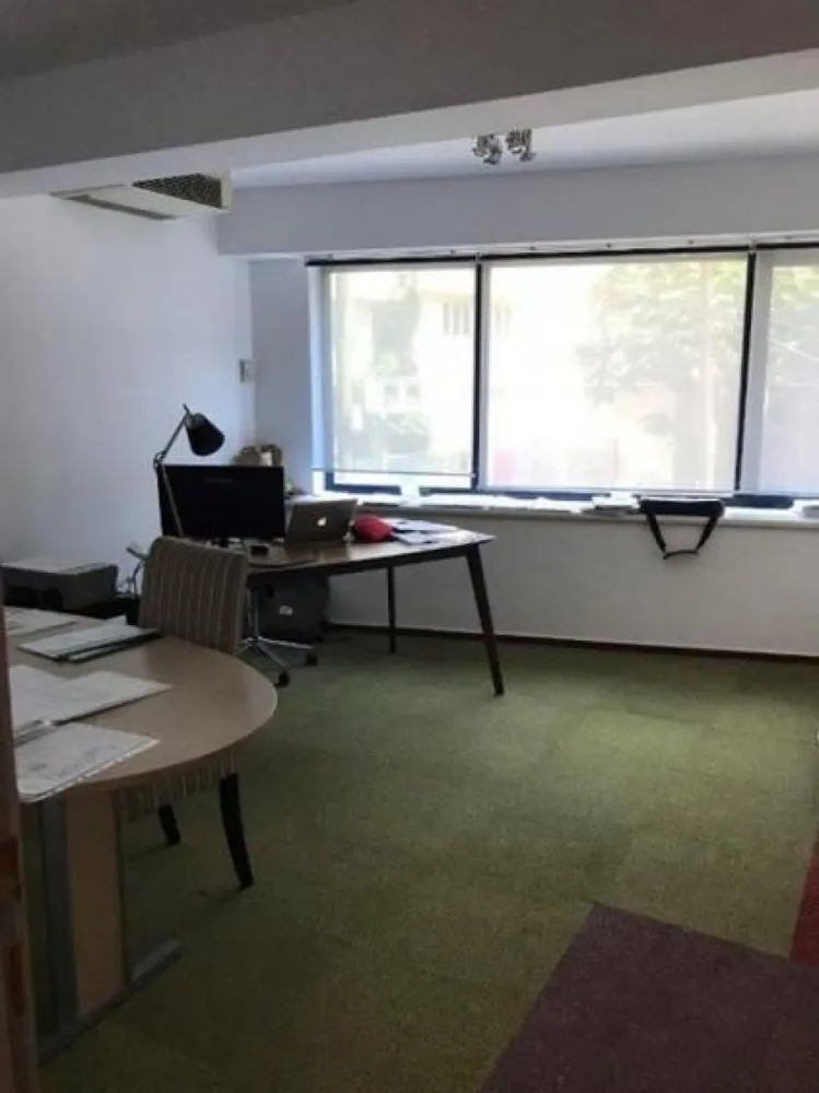 BRASADAS vinde Cladire de Birouri Inchiriat in Zona Unirii. - Agenția imobiliara BRASADAS vinde Cladire de Birouri tip S+P+5E in zona UNIRII.

Suprafata Construita: 2.200 mp
Suprafata Utila Etaj: 1.650 mp
Suprafata Utila Total: 1.900 mp

Cladirea a fost construita in Anul 1998 si are torte spatiile inchiriate.

- Securitate 24/7
- Video
- Lift
- Statia de metrou la 2 minute (Dimitrie Cantemir).

www.brasadas.com.
