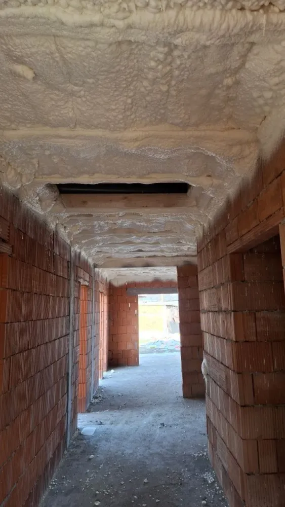 Vând casa noua în Odoreu - Vând casa noua în Loc Odoreu...125mp...cu 410 mp teren...intre case...3 dormitoare..2 bai..living ..bucătărie cu dining..se preda la stadiul de semifinisat ..exteriorul la gata cu culoare...contorizare făcute...apa ..gaz..curent...canal..strada asfaltata..garduri facute..zona f bună.. pret 127.000 eur
Tel.07******82