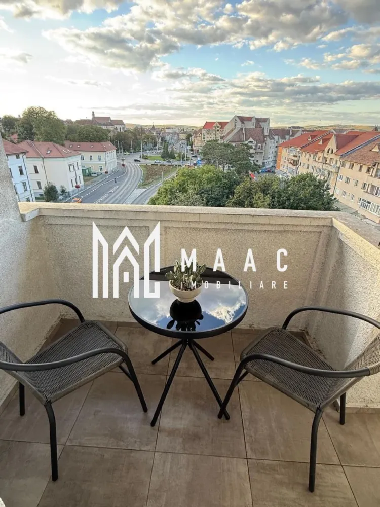 Apartament 3 camere | 2 bai | 2 balcoane | Modern | Central - MAAC Imobiliare vă propune spre închiriere un apartament elegant și rafinat, amplasat în inima orașului, într-un imobil modern, cu acces rapid către restaurante, centre comerciale, instituții de învățământ și zone de agrement. Proprietatea este ideală pentru cei care caută un apartament de închiriat în zonă centrală, cu finisaje premium și poziționare excelentă, oferind confort urban și accesibilitate imediată către principalele puncte de interes.

Apartamentul este compus din 3 camere spațioase, inteligent compartimentate pentru a asigura funcționalitate și intimitate. Livingul generos beneficiază de lumină naturală abundentă, creând un ambient plăcut și aerisit, iar cele două dormitoare confortabile sunt amenajate pentru a oferi relaxare și liniște. Bucătăria modernă dispune de zonă de luat masa separată, fiind complet mobilată și utilată, potrivită pentru un stil de viață activ și dinamic.

Proprietatea dispune de două băi complet echipate, finisate cu materiale de calitate superioară, precum și de două balcoane cu vedere panoramică asupra orașului, care oferă un plus de spațiu și deschidere.

Caracteristici principale:
-3 camere spațioase – living luminos și 2 dormitoare confortabile
-Bucătărie modernă cu zonă de luat masa separată
-2 băi complet echipate
-2 balcoane cu vedere panoramică asupra orașului
-Finisaje, mobilier și electrocasnice de înaltă calitate
-Complet mobilat și utilat de lux, pregătit pentru mutare imediată

Situat într-o zonă centrală, apartamentul reprezintă o alegere excelentă pentru rezidență personală sau pentru profesioniști care își doresc o locuință reprezentativă în centrul orașului, cu acces facil la toate facilitățile urbane.

Pentru detalii suplimentare și programarea unei vizionări, vă rugăm să menționați la telefon numărul CP2783277.