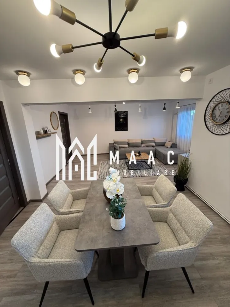 Apartament 3 camere | 2 bai | 2 balcoane | Modern | Central - MAAC Imobiliare vă propune spre închiriere un apartament elegant și rafinat, amplasat în inima orașului, într-un imobil modern, cu acces rapid către restaurante, centre comerciale, instituții de învățământ și zone de agrement. Proprietatea este ideală pentru cei care caută un apartament de închiriat în zonă centrală, cu finisaje premium și poziționare excelentă, oferind confort urban și accesibilitate imediată către principalele puncte de interes.

Apartamentul este compus din 3 camere spațioase, inteligent compartimentate pentru a asigura funcționalitate și intimitate. Livingul generos beneficiază de lumină naturală abundentă, creând un ambient plăcut și aerisit, iar cele două dormitoare confortabile sunt amenajate pentru a oferi relaxare și liniște. Bucătăria modernă dispune de zonă de luat masa separată, fiind complet mobilată și utilată, potrivită pentru un stil de viață activ și dinamic.

Proprietatea dispune de două băi complet echipate, finisate cu materiale de calitate superioară, precum și de două balcoane cu vedere panoramică asupra orașului, care oferă un plus de spațiu și deschidere.

Caracteristici principale:
-3 camere spațioase – living luminos și 2 dormitoare confortabile
-Bucătărie modernă cu zonă de luat masa separată
-2 băi complet echipate
-2 balcoane cu vedere panoramică asupra orașului
-Finisaje, mobilier și electrocasnice de înaltă calitate
-Complet mobilat și utilat de lux, pregătit pentru mutare imediată

Situat într-o zonă centrală, apartamentul reprezintă o alegere excelentă pentru rezidență personală sau pentru profesioniști care își doresc o locuință reprezentativă în centrul orașului, cu acces facil la toate facilitățile urbane.

Pentru detalii suplimentare și programarea unei vizionări, vă rugăm să menționați la telefon numărul CP2783277.