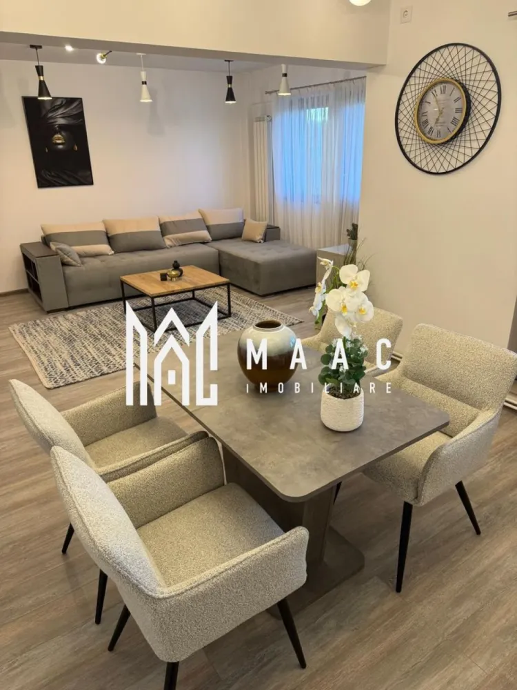 Apartament 3 camere | 2 bai | 2 balcoane | Modern | Central - MAAC Imobiliare vă propune spre închiriere un apartament elegant și rafinat, amplasat în inima orașului, într-un imobil modern, cu acces rapid către restaurante, centre comerciale, instituții de învățământ și zone de agrement. Proprietatea este ideală pentru cei care caută un apartament de închiriat în zonă centrală, cu finisaje premium și poziționare excelentă, oferind confort urban și accesibilitate imediată către principalele puncte de interes.

Apartamentul este compus din 3 camere spațioase, inteligent compartimentate pentru a asigura funcționalitate și intimitate. Livingul generos beneficiază de lumină naturală abundentă, creând un ambient plăcut și aerisit, iar cele două dormitoare confortabile sunt amenajate pentru a oferi relaxare și liniște. Bucătăria modernă dispune de zonă de luat masa separată, fiind complet mobilată și utilată, potrivită pentru un stil de viață activ și dinamic.

Proprietatea dispune de două băi complet echipate, finisate cu materiale de calitate superioară, precum și de două balcoane cu vedere panoramică asupra orașului, care oferă un plus de spațiu și deschidere.

Caracteristici principale:
-3 camere spațioase – living luminos și 2 dormitoare confortabile
-Bucătărie modernă cu zonă de luat masa separată
-2 băi complet echipate
-2 balcoane cu vedere panoramică asupra orașului
-Finisaje, mobilier și electrocasnice de înaltă calitate
-Complet mobilat și utilat de lux, pregătit pentru mutare imediată

Situat într-o zonă centrală, apartamentul reprezintă o alegere excelentă pentru rezidență personală sau pentru profesioniști care își doresc o locuință reprezentativă în centrul orașului, cu acces facil la toate facilitățile urbane.

Pentru detalii suplimentare și programarea unei vizionări, vă rugăm să menționați la telefon numărul CP2783277.