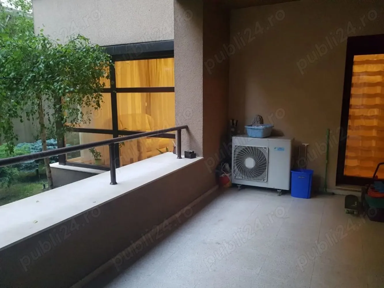 vand ap 3 camere Herastrau - Nordului, 139 mp utili + terasa - Locatie premium - Vând apartament spațios, 3 camere, tip 2S+P+4E+5E (retras) situat la parter, în una dintre cele mai căutate zone din București Herăstrău Șos. Nordului, la 1 minut de Parcul Herăstrău.

Suprafață utilă: 138,5 mp

Terasă: 21,43 mp perfectă pentru relaxare

Suprafață construită: 190,76 mp

Compartimentare: living generos de 43 mp, 2 dormitoare mari si luminoase, dressing, 2 băi, debara, hol spațios

Cota indiviză: 40,95 mp din părțile comune + teren aferent, 

Finisaje premium, compartimentare eficientă, spații mari 

Zonă liniștită, în proximitate imediată de parc, restaurante, școli și mijloace de transport

Ap este nemobilat. Mobila este orientativa.

Ideal pentru locuință de familie sau investiție