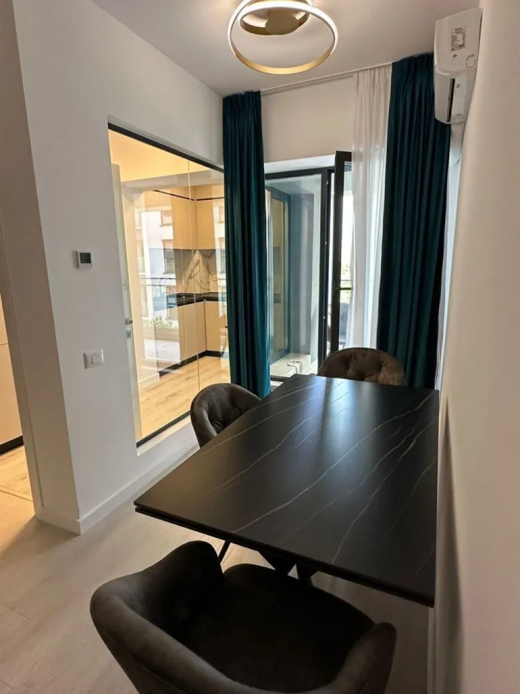 Apartament 2 camere smart residence - Inchiriez apartament 2 camere in Smart Residence Lujerului, prima inchiriere, constructie 2025.

Complet mobilat si utilat, masina de spalat + uscator. 

Loc de parcare la subteran