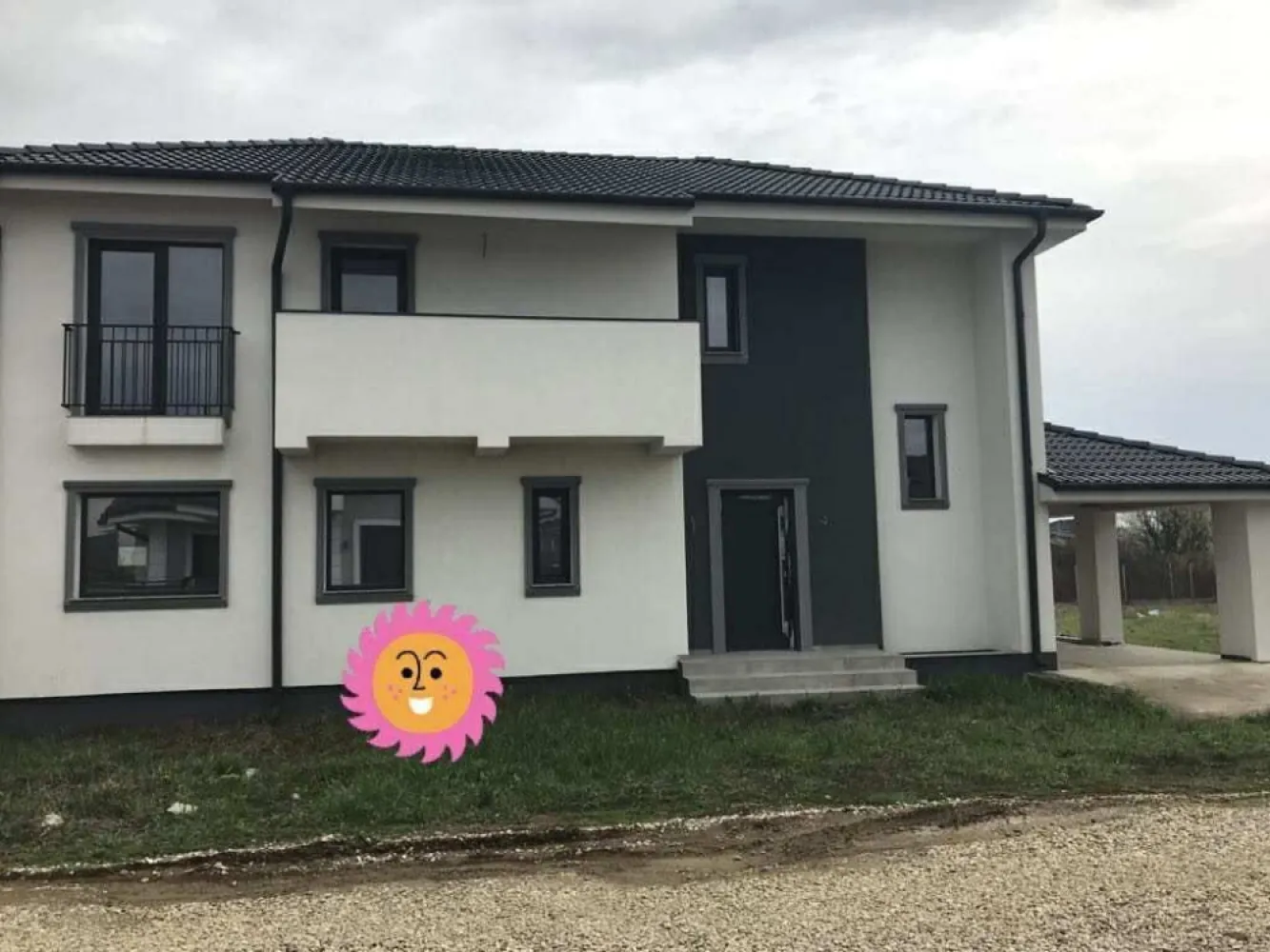 Casa P+1 in Martinesti - Prima poză este doar ilustrativă, arătând cum va arăta într-un stadiu mai avansat. Se vinde in stadiul de rosu interior si exterior.

Casa P+1 situata in cartierul Iris 2 din Martinesti in suprafata de 140mp utili + terasa/garaj de 21 mp terasa. Casa se afla la 15 min de centrul orasului Satu Mare, vis-a-vis de salonul de nunti Infinity Ballroom.

Imobilull este alcatuit din :

Parter: living open space cu bucatarie si dining, baie si spatiu de depozitare si o mini terasa cu acces din living

Etaj: 3 dormitoare, un master bedroom cu baie si dressing propriu, baie, fiecare dormitor are balcon ,trapa de intrare in pod.

Se vinde in stadiul de rosu interior si exterior. Prima poză este DOAR ilustrativă, arătând cum va arăta în stadiul finisat.

Acoperisul din tigla de beton marca Nova Top.

Utilitati: apa,gaz,curent,canalizare, cablu TV si internet DIGI

Suprafata teren: aprox. 600mp

Gabriela - [0745] [230] [708]
