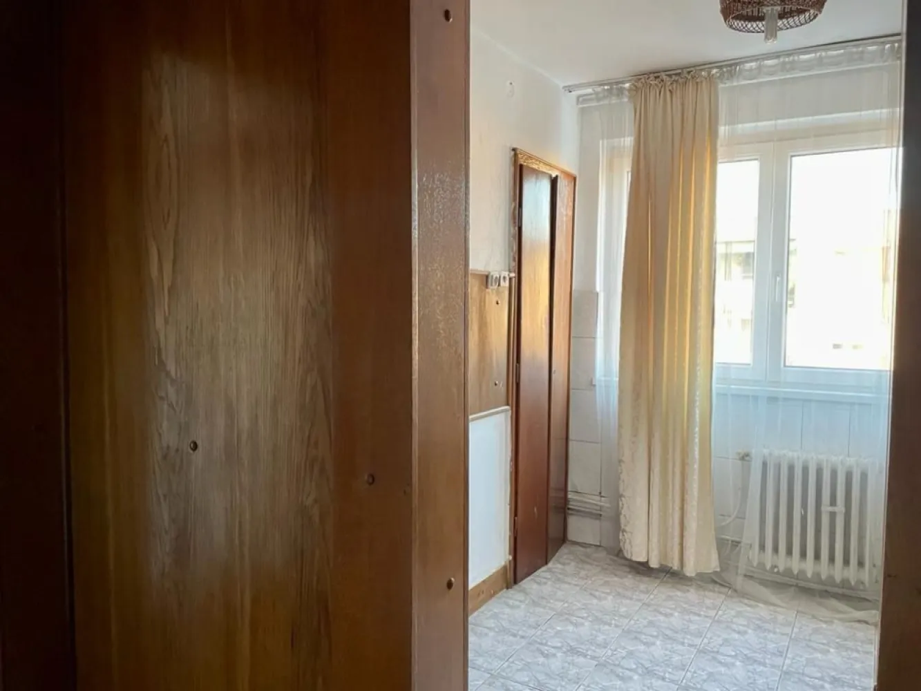 BRASADAS vinde ap 2 cam etaj 4/4 Calea Traian. - Agenția imobiliara BRASADAS vinde apartament central, 2 camere, etaj 4/4 , semidecomandat, baie cu geam , cămară, balcon, geamuri termopan. 
www.brasadas.com.