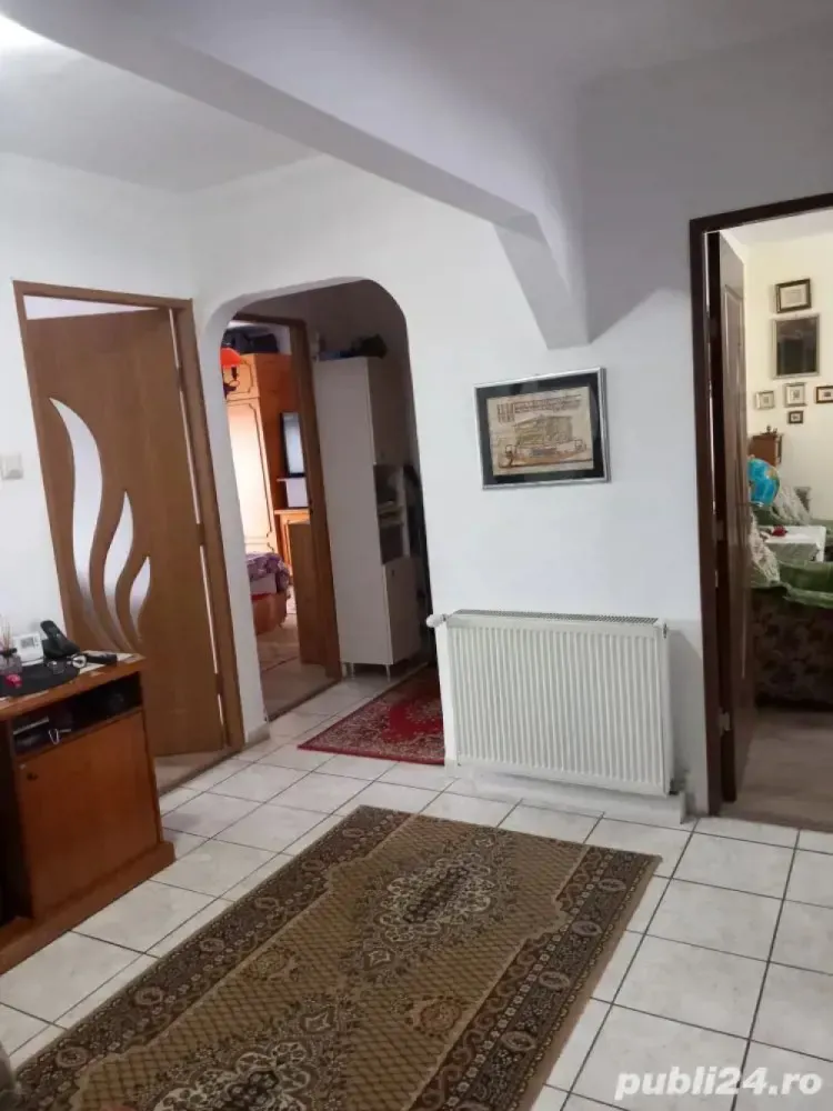BRASADAS vinde ap 3 cam etaj 2/4 Carpati 2. - Agenția imobiliara BRASADAS vinde apartament cu 3 cam la etajul 2/4 in Carpati 2.
Bucatarie, balcon închis.
Suprafață totală 82,5 mp.
www.brasadas.com.