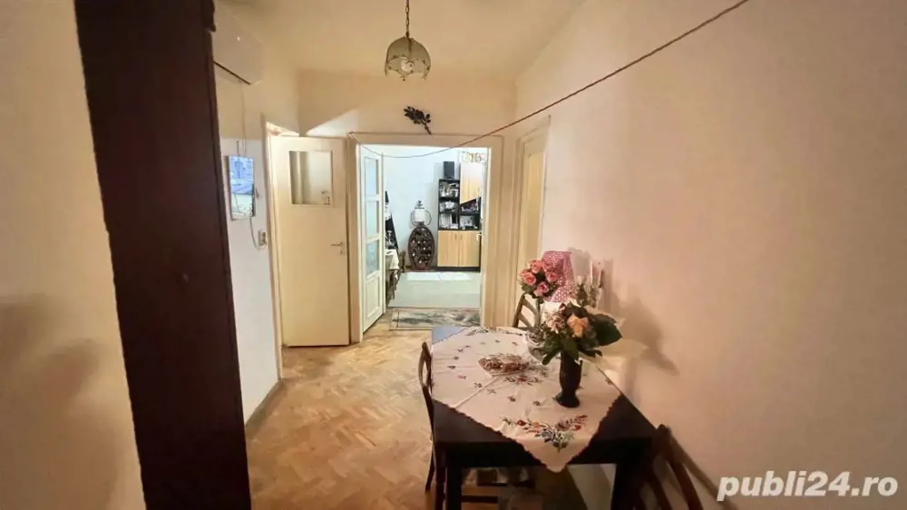 BRASADAS vinde ap 3 cam etaj 1/4 Careiului. - Agenția imobiliara BRASADAS vinde apartament cu camere la etajul 1/4 pe Careiului. 
Bloc din caramida, 84 mp
Privileste spre curte, zona linistita, interfon.
Usa intrare metalica
Centrala pe gaz
Aer conditionat
Beci
Garaj

www.brasadas.com.