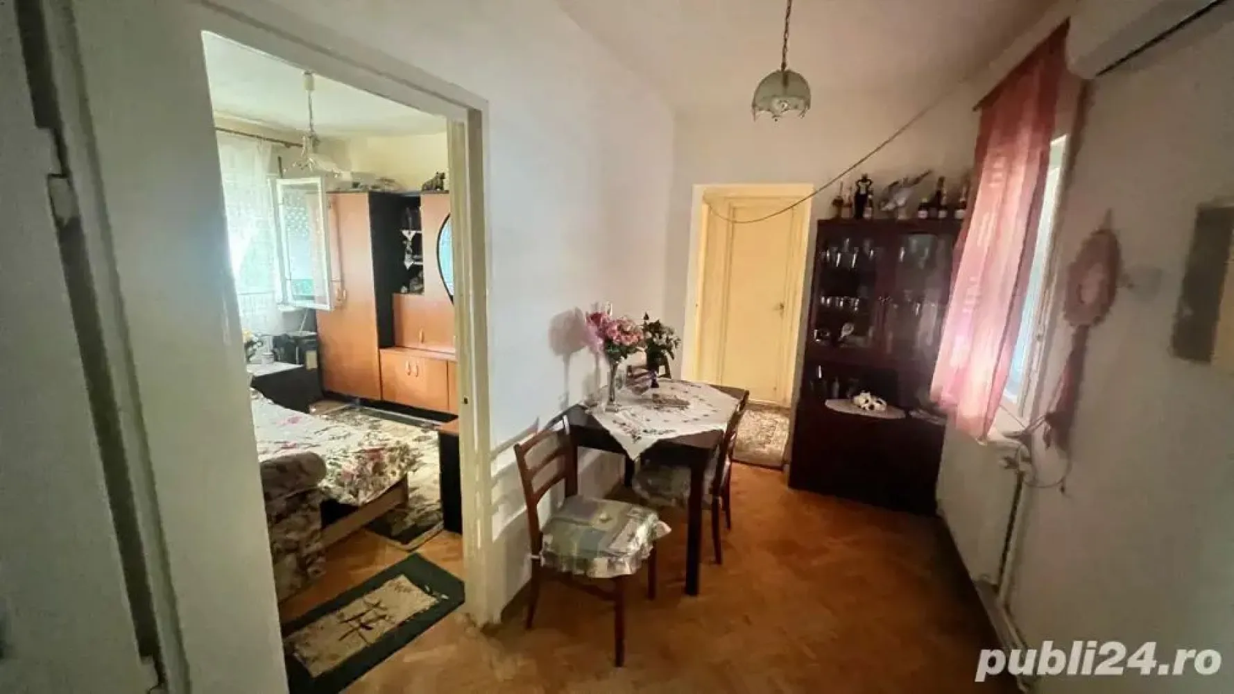 BRASADAS vinde ap 3 cam etaj 1/4 Careiului. - Agenția imobiliara BRASADAS vinde apartament cu camere la etajul 1/4 pe Careiului. 
Bloc din caramida, 84 mp
Privileste spre curte, zona linistita, interfon.
Usa intrare metalica
Centrala pe gaz
Aer conditionat
Beci
Garaj

www.brasadas.com.