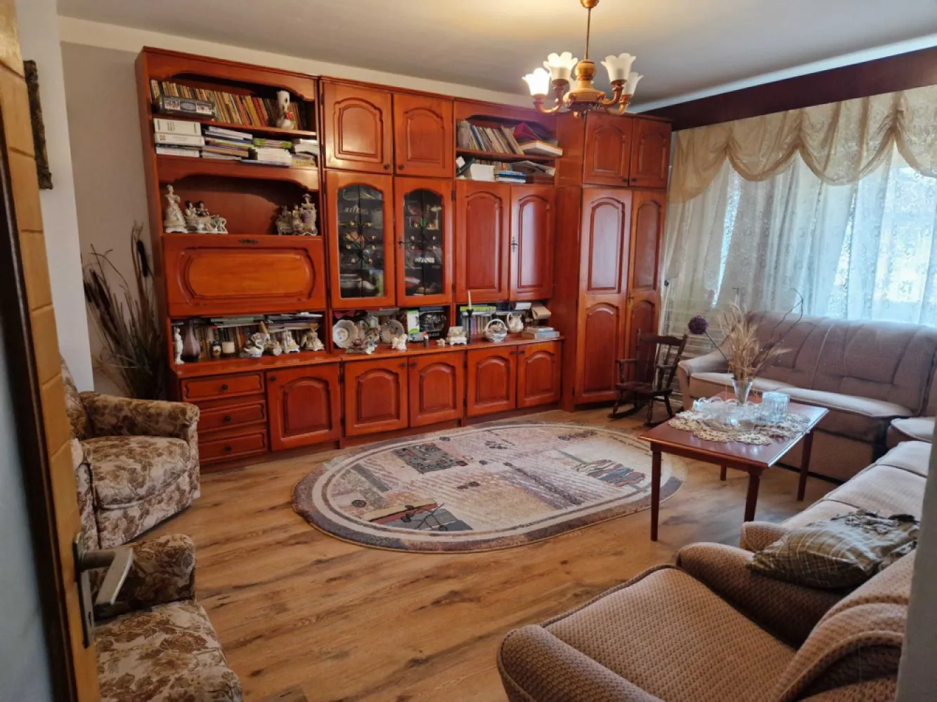 BRASADAS vinde ap 3 cam RENOVAT etaj 4/4 Carpati 2. - Agenția imobiliara BRASADAS vinde apartament cu 3 camere, decomandat : 2 bai si beci, situat in Carpati 2, intr-o zona linistita, la etajul 4 din 4 cu acoperis recent renovat.
www.brasadas.com.