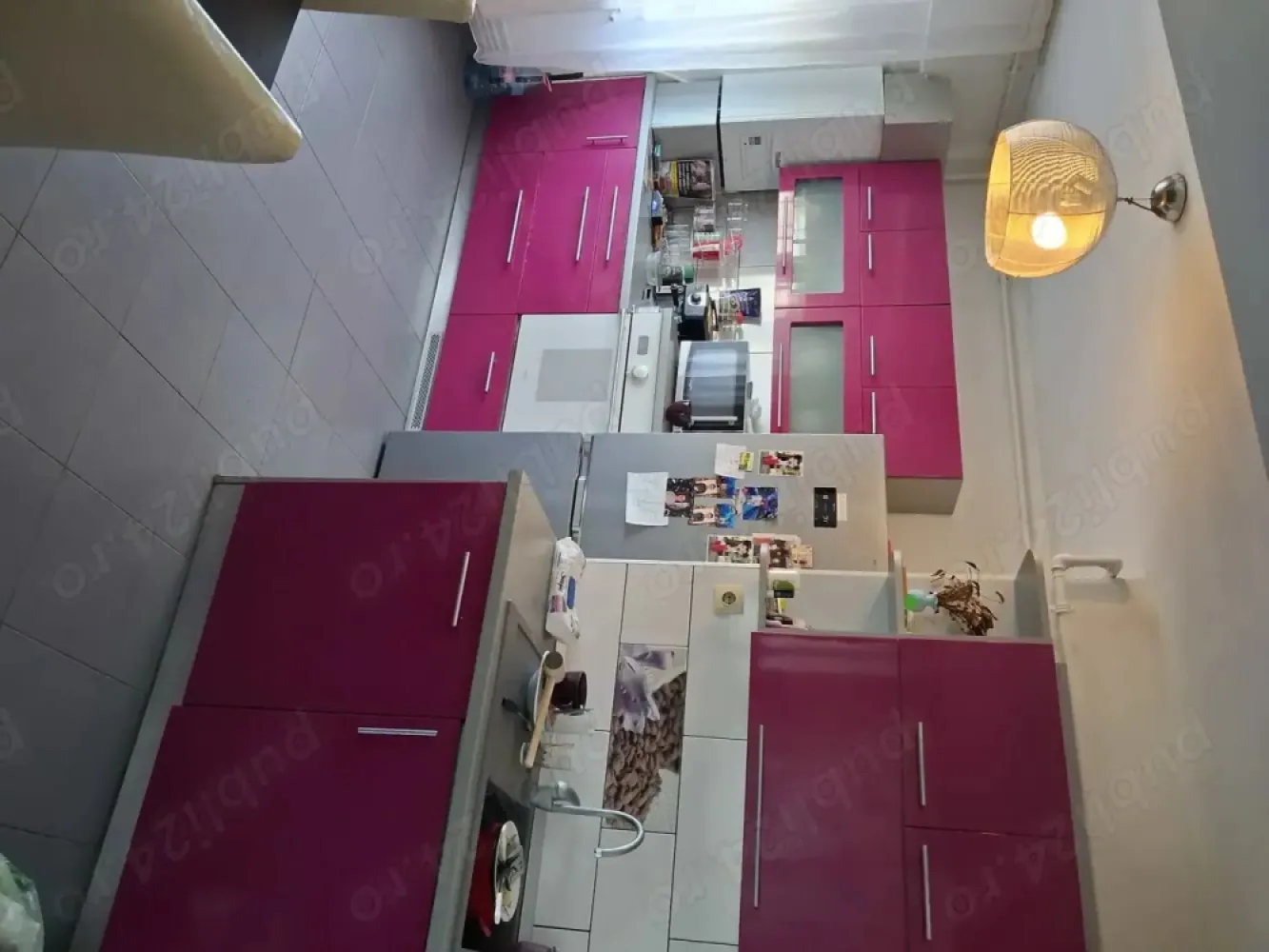 BRASADAS vinde ap 2 cam etaj 4/4 in zona CENTRALA. - Agenția imobiliara BRASADAS vinde apartament spațios și bine compartimentat, cu 3 camere, situat într-o zonă semicentrală, ideal pentru o familie sau ca investiție !

Se accepta si schimburi cu o casa plus diferenta din partea nostra !

Suprafață utilă: 66 mp

Etaj 4/4 bloc din cărămidă, cu acoperiș (fără infiltrații)

Compartimentare: semidecomandat spațiu optim între camere

Încălzire: microcentrală nouă eficiență și economie

Confort: 3 aparate de aer condiționat, pentru climat ideal tot timpul anului

Balcon inclus perfect pentru relaxare sau depozitare

Apartamentul este luminos, bine întreținut și se află într-un imobil solid, într-o zonă cu acces rapid către centru, școli, magazine și mijloace de transport.

www.brasadas.com.