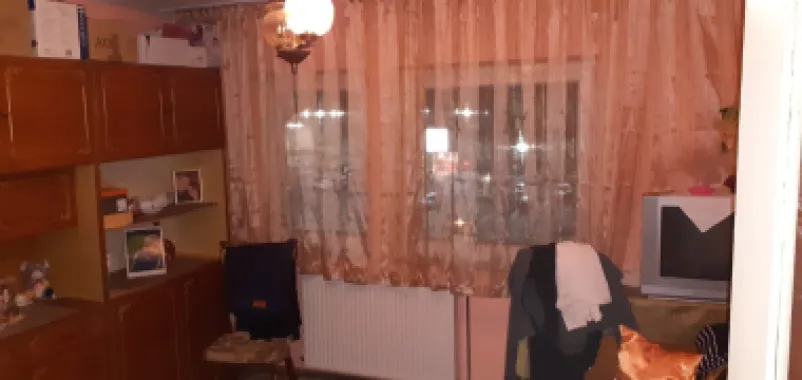 BRASADAS vinde ap 3 cam etaj 4/4 lângă Economic.