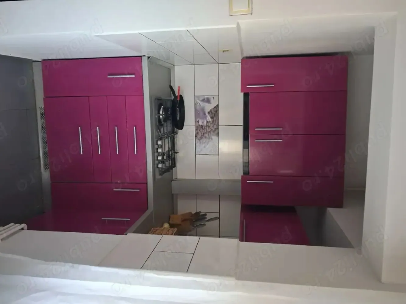 BRASADAS vinde ap 2 cam etaj 4/4 in zona CENTRALA. - Agenția imobiliara BRASADAS vinde apartament spațios și bine compartimentat, cu 3 camere, situat într-o zonă semicentrală, ideal pentru o familie sau ca investiție !

Se accepta si schimburi cu o casa plus diferenta din partea nostra !

Suprafață utilă: 66 mp

Etaj 4/4 bloc din cărămidă, cu acoperiș (fără infiltrații)

Compartimentare: semidecomandat spațiu optim între camere

Încălzire: microcentrală nouă eficiență și economie

Confort: 3 aparate de aer condiționat, pentru climat ideal tot timpul anului

Balcon inclus perfect pentru relaxare sau depozitare

Apartamentul este luminos, bine întreținut și se află într-un imobil solid, într-o zonă cu acces rapid către centru, școli, magazine și mijloace de transport.

www.brasadas.com.