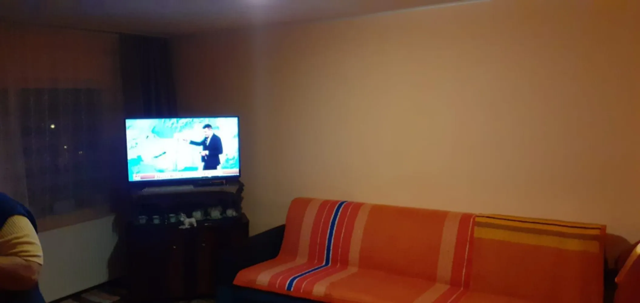 BRASADAS vinde ap 3 cam etaj 4/4 lângă Economic. - Agenția imobiliara BRASADAS vinde apartament aproape de centru mai exact langa liceul Economic.
Apartamentul este compartimentat astfel :
3 camere , 2 bai , bucătărie mare cu cămară, hol mare, boxa beci uscat, acoperiș din construcție întreținut corespunzător, centrala Ferroli cu țevi de cupru.
www.brasadas.com.