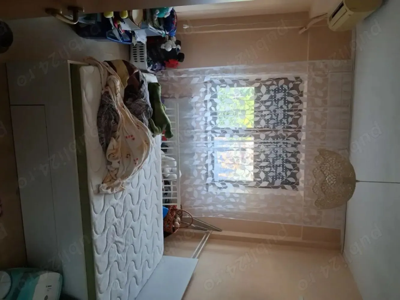 BRASADAS vinde ap 2 cam etaj 4/4 in zona CENTRALA. - Agenția imobiliara BRASADAS vinde apartament spațios și bine compartimentat, cu 3 camere, situat într-o zonă semicentrală, ideal pentru o familie sau ca investiție !

Se accepta si schimburi cu o casa plus diferenta din partea nostra !

Suprafață utilă: 66 mp

Etaj 4/4 bloc din cărămidă, cu acoperiș (fără infiltrații)

Compartimentare: semidecomandat spațiu optim între camere

Încălzire: microcentrală nouă eficiență și economie

Confort: 3 aparate de aer condiționat, pentru climat ideal tot timpul anului

Balcon inclus perfect pentru relaxare sau depozitare

Apartamentul este luminos, bine întreținut și se află într-un imobil solid, într-o zonă cu acces rapid către centru, școli, magazine și mijloace de transport.

www.brasadas.com.