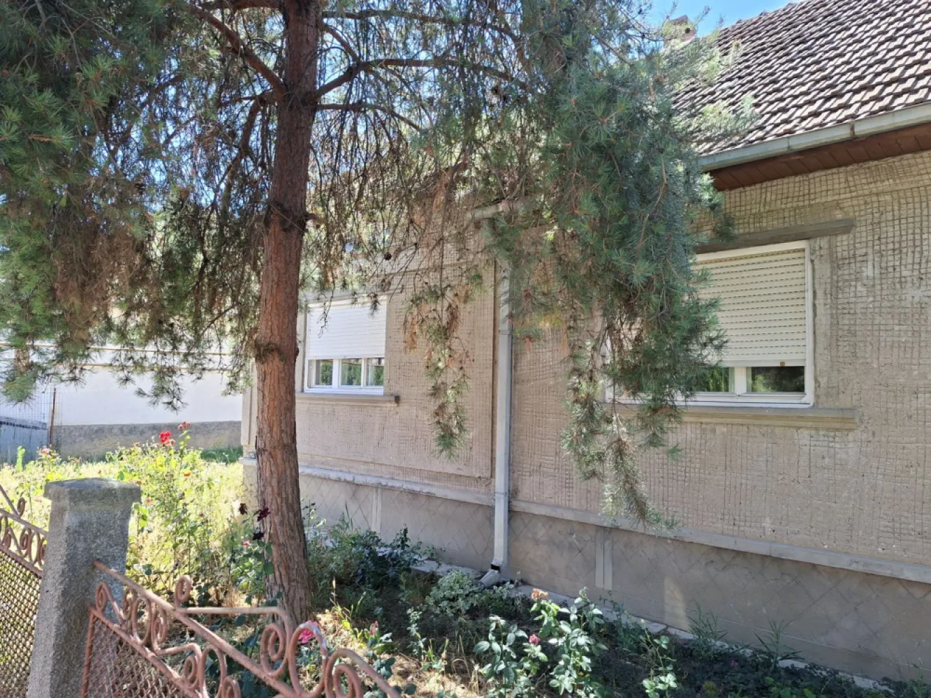 BRASADAS vinde casa 3 cam cu teren 5 ari in 14 Mai. - Agenția imobiliara BRASADAS vinde casa individuala cu 3 camere și teren aferent de 500 mp in 14 Mai.
Casa necesita renovare.
www.brasadas.com.