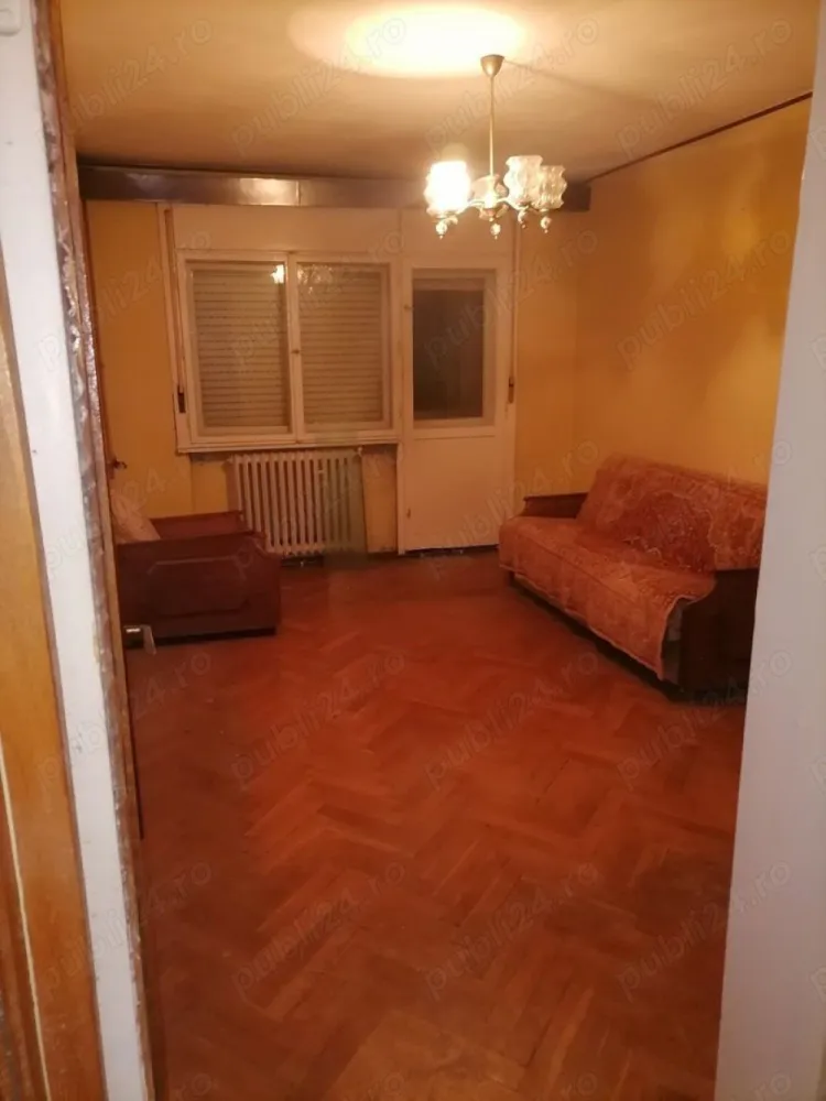 BRASADAS vinde apt 4 camere etaj 4/4 in centru. - Agenția imobiliara BRASADAS vinde apartament 4 camere la etajul 4 din 4 in zona CENTRALA. 
103 mp cu beci sí parcare gratuit a in curte. 
Necesita renovare cu exceptia geamurilor care au fost recent schimbate.
www.brasadas.com.
