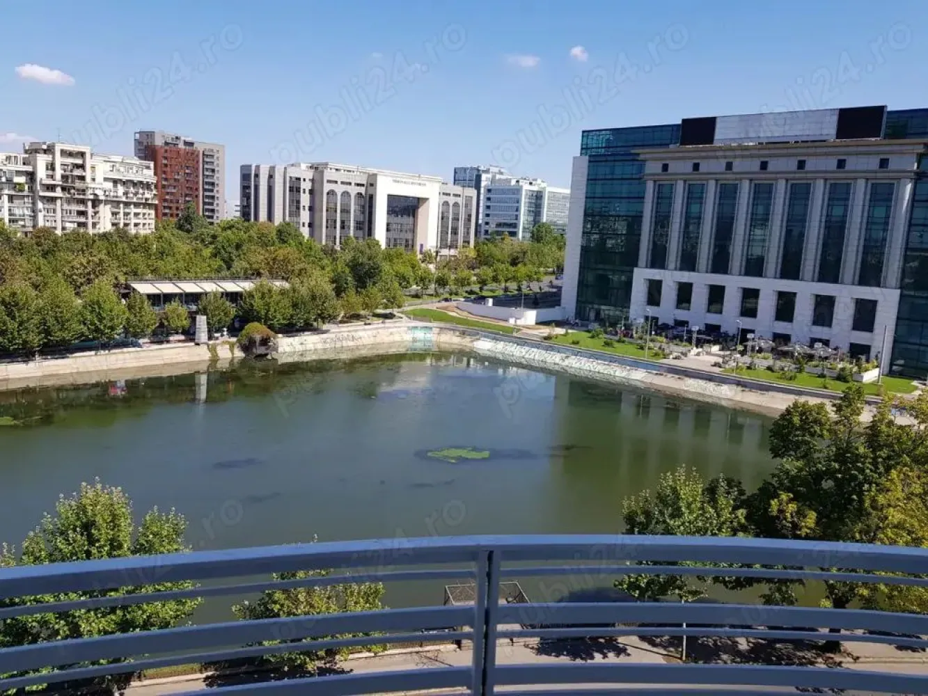 BRASADAS închiriază ap 2 cam 68mp 6/7 Splaiul Unirii. - Agenția imobiliara BRASADAS închiriază apartament cu 2 camere, decomandat, etaj 6 din 7. 
Suprafata utila 68 mp, 3 balcoane (inchise cu termopan), vedere excelenta spre Biblioteca Nationala - Dambovita.
Apartamentul este renovat, mobilat modern si utilat complet. Centrala termica proprie, aer conditionat in camere, open space.
Poze reale, oricand se poate viziona, inchiriere imediata.