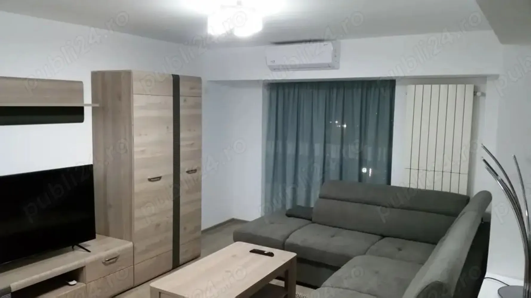 BRASADAS închiriază ap 2 cam 68mp 6/7 Splaiul Unirii. - Agenția imobiliara BRASADAS închiriază apartament cu 2 camere, decomandat, etaj 6 din 7. 
Suprafata utila 68 mp, 3 balcoane (inchise cu termopan), vedere excelenta spre Biblioteca Nationala - Dambovita.
Apartamentul este renovat, mobilat modern si utilat complet. Centrala termica proprie, aer conditionat in camere, open space.
Poze reale, oricand se poate viziona, inchiriere imediata.