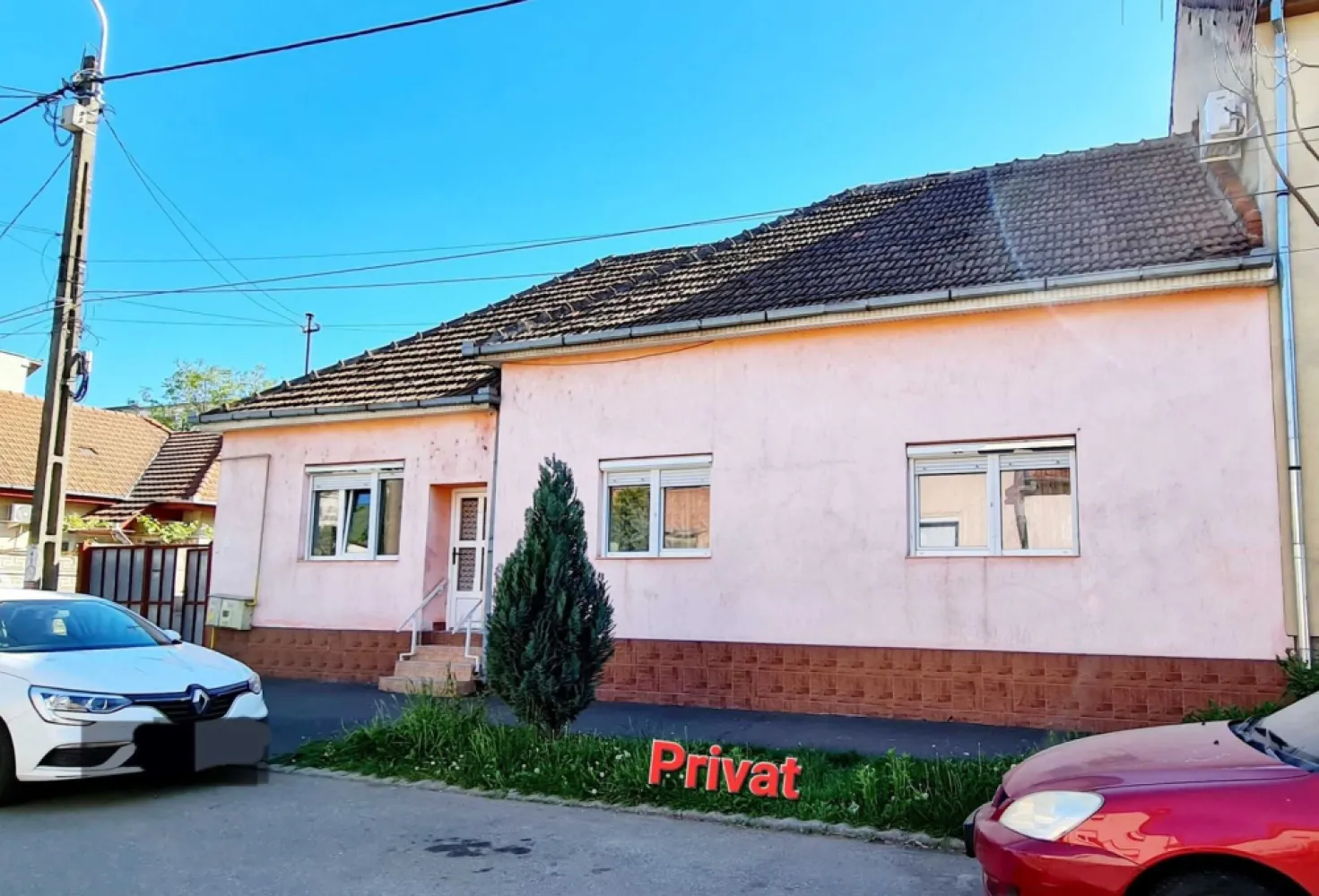 Casă cu grădină str.Anton Pann/486mp/3 front/spațiu com./155.000€neg. - De vânzare casă cu suprafața desfășurată 186 mp,teren~ 5 ari, zona 14 Mai. Imobilul este compus din: 4 cam.,2 bucătării,2 băi, beci,3 garaje.
Și cu spațiu comercial destinat pentru afaceri,cu acces la stradă.

În zona apropiata,la 50-100m,se află magazine,farmacie,cabinete medicale,stație de autobuz.
Casa dispune de toate utilitățile și se află într-o zonă cu potențial de dezvoltare/investiție.