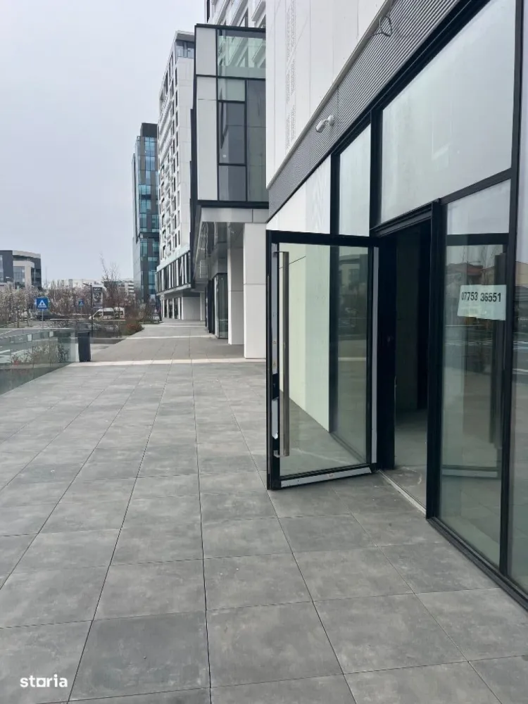 Spatiu comercial premium cu terasa One Cotroceni - 5600 plus TVA
Spatiu comercial premium cu loc de parcare in fata locatiei. Spatiul este proaspat finalizat, nu este amenajat. Terasa 27 mp Loc parcare 12 mp  Utilitati generale Senzor de fum si alarma incendiu Cortina de sticla, ferestre fixe, ferestre care se deschid, sprinklere, climatizare si centrala termica, aport de aer proaspat, prize date voce. Paza 24h CCTV