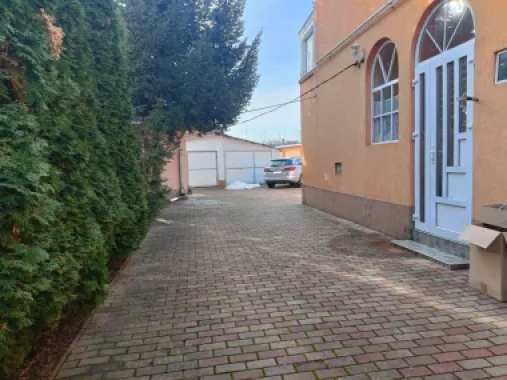 BRASADAS vinde casa 3 cam DUPLEX intrare separată.