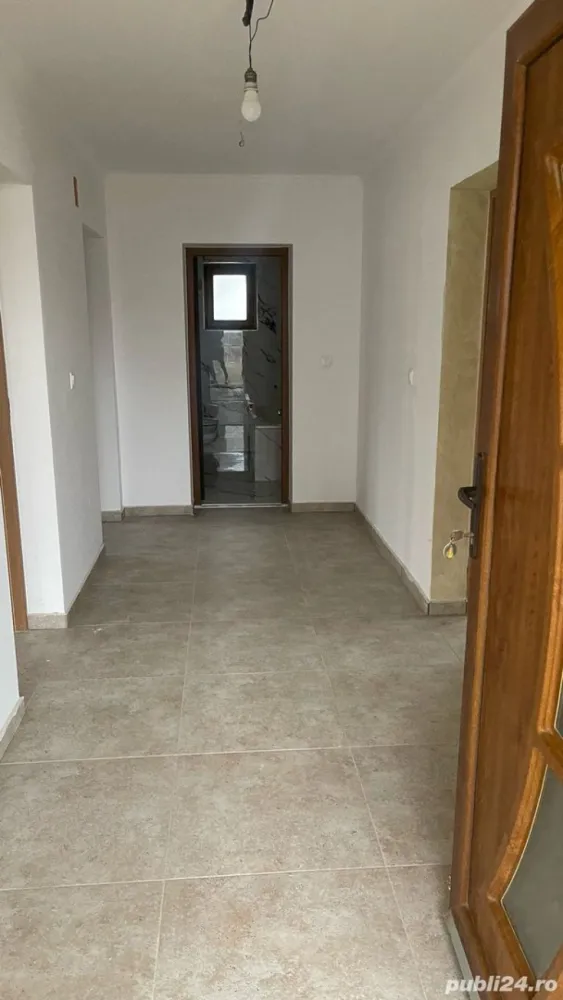 Vand casă in Lazuri - Casă de vânzare, loc Lazuri jud Satu Mare. Nou construită, 110 mp construcție, izolată, finisată, instalatie electrică , încălzire în pardoseală Cu posibilitatea de masardare. Teren 5 arii