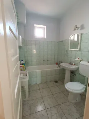 BRASADAS vinde casa 3 cam DUPLEX intrare separată.