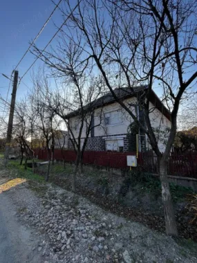 Vind casa la tara